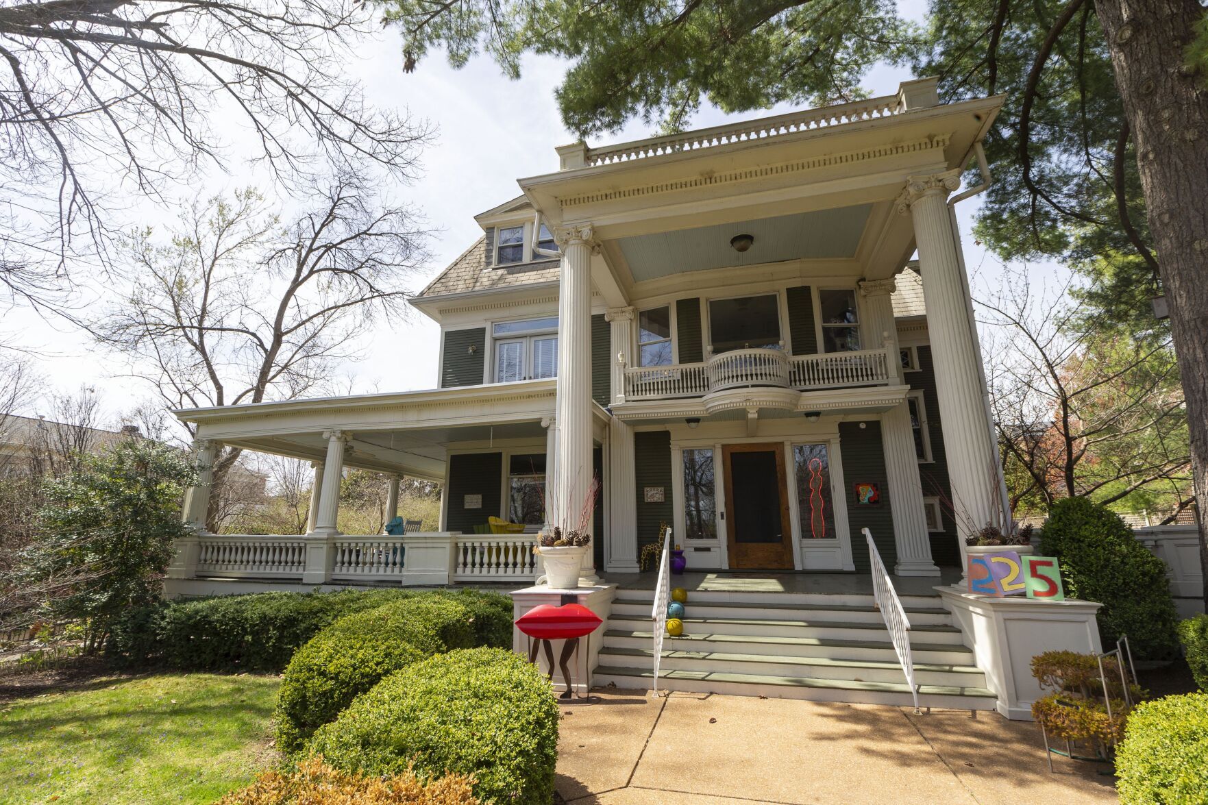 At Home: Karen Kalish colorful classic home